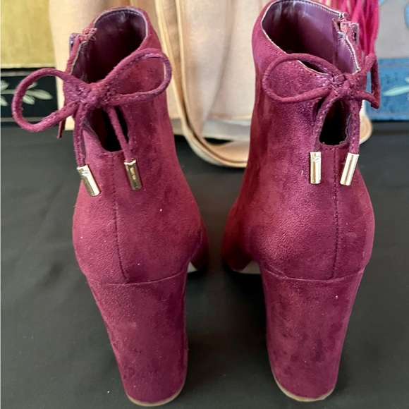 Like New Forever 21 Burgundy Suede Ankle Boots Size 8 - Picture 2 of 7